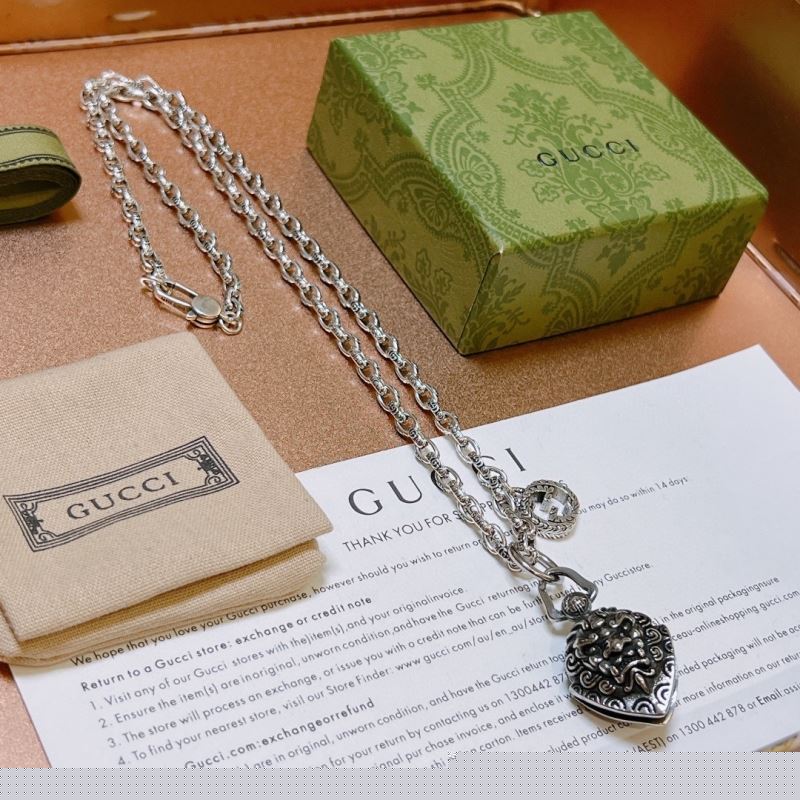 G*u*i necklaces